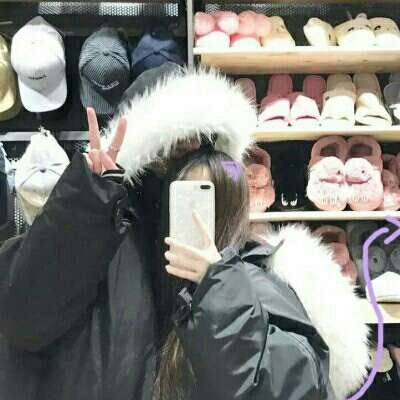 用手机遮脸情侣头像 手机遮挡情侣头像