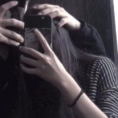 用手机遮脸情侣头像 手机遮挡情侣头像