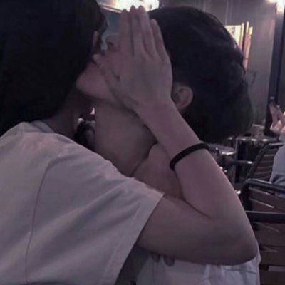 情侣头像浪漫甜蜜浪漫亲亲一对两张 亲吻情侣头像一对图片
