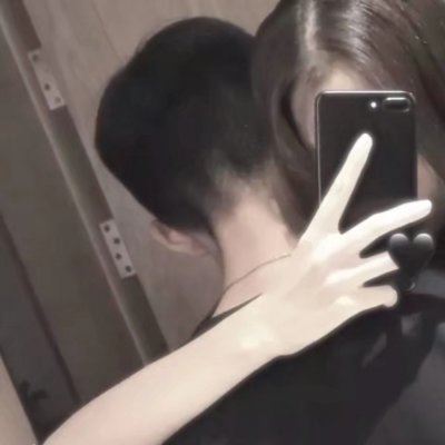 好看的情侣头像挡脸 情侣头像用手机挡脸双人