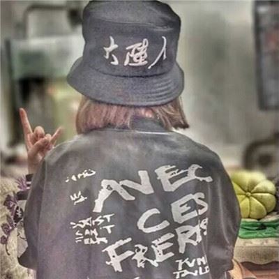 带帽子情头一男一女 情侣头像戴帽子帅气一男一女