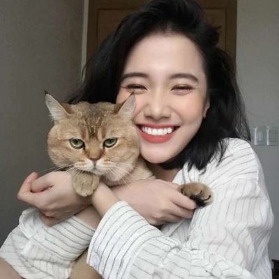 人抱着猫的头像女 抱猫猫头像女