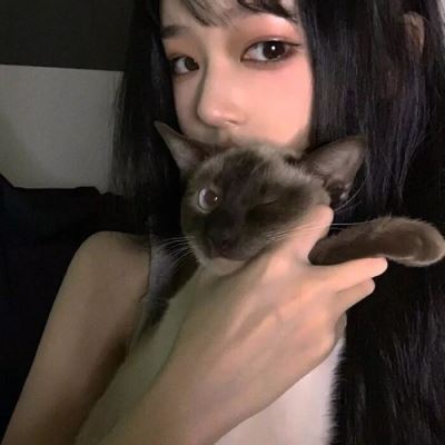 人抱着猫的头像女 抱猫猫头像女