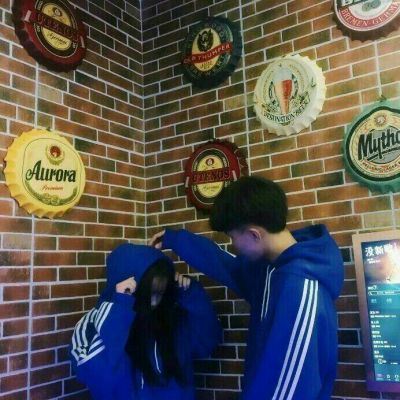 情侣装情头图片 情侣比心图片