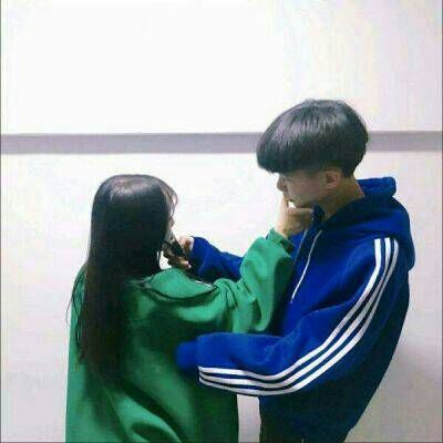 情侣装情头图片 情侣比心图片