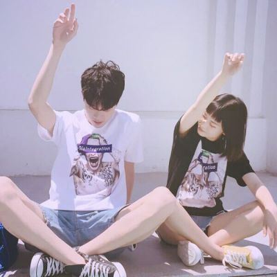情侣装情头图片 情侣比心图片