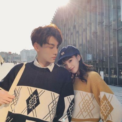 情侣装情头图片 情侣比心图片