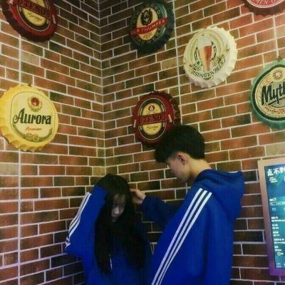 情侣装情头图片 情侣比心图片