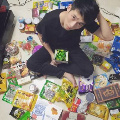 抱着宠物情头 抱宠物的情侣头像动漫个性网