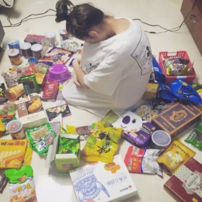 抱着宠物情头 抱宠物的情侣头像动漫个性网