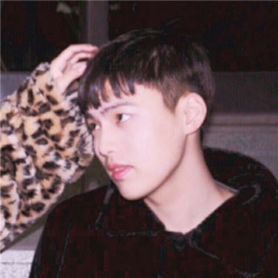 抖音里流行的情侣头像一左一右 情侣头像抖音一男一女分开的