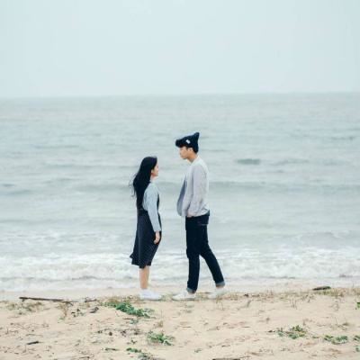 海边情侣头像背影一对 情侣头像背影大海蓝色