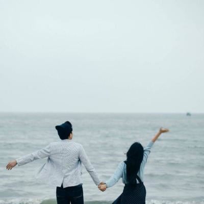 海边情侣头像背影一对 情侣头像背影大海蓝色