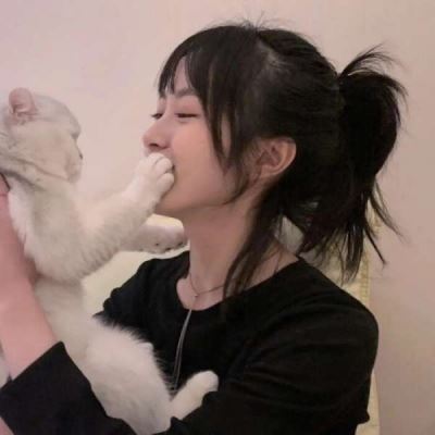 抱着猫的女生头像 个性 抱猫咪的个性女生头像