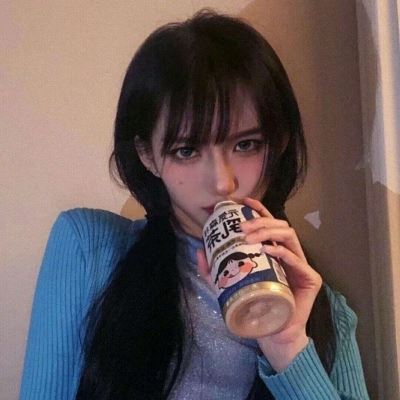蓝色头发的真人女头像 深蓝色头像女生真人