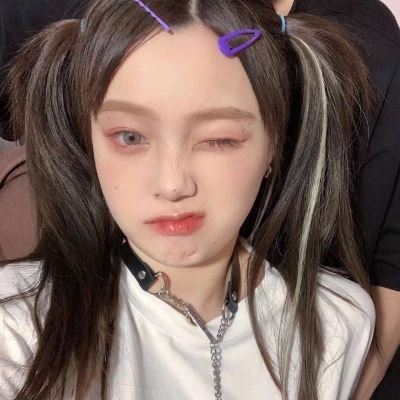 潮酷头像女不露脸半身裤子 潮酷头像女不露脸