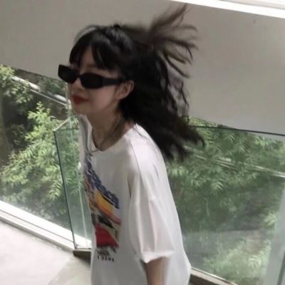 潮酷头像女不露脸半身裤子 潮酷头像女不露脸