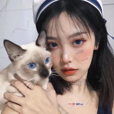 个性头像女抱猫 抱猫的女生头像图片