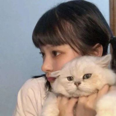 个性头像女抱猫 抱猫的女生头像图片