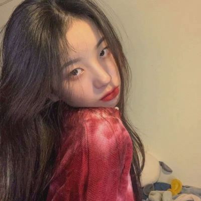 近脸照女头 女生头像近脸照高清