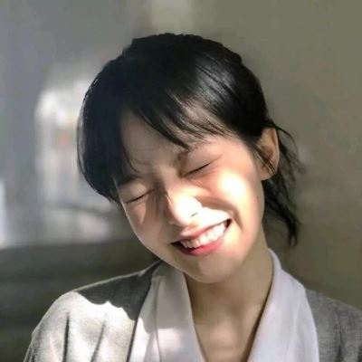 近脸照女头 女生头像近脸照高清
