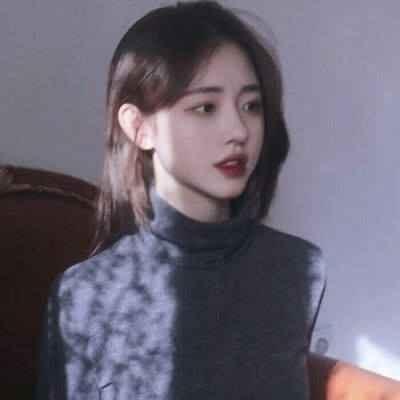 近脸照女头 女生头像近脸照高清