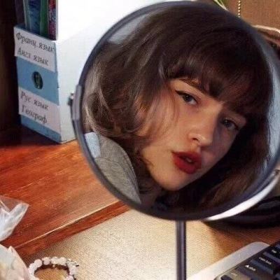 近脸照女头 女生头像近脸照高清