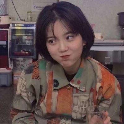 近脸照女头 女生头像近脸照高清