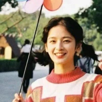 近脸照女头 女生头像近脸照高清