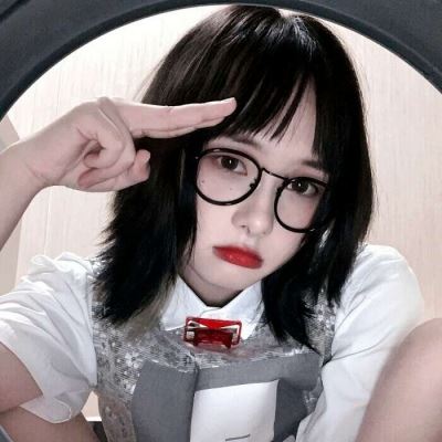 闺蜜头像一人一半真人不露脸 闺蜜头像一人一半真人霸气