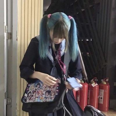 既酷又丧的女生头像 微丧霸气女生头像