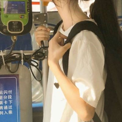 真人不露脸闺蜜头像有手机 真人不露脸闺蜜头像女