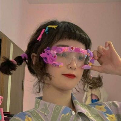 同一个女生照片5张 5张女孩同样的照片