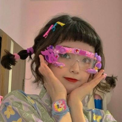 同一个女生照片5张 5张女孩同样的照片