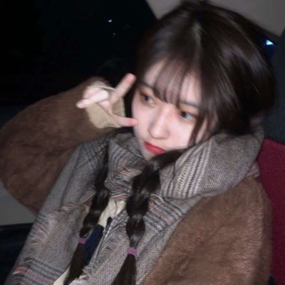 真人美女心爆棚的头像背影 真人美女心爆棚的头像十六岁