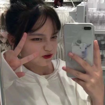 真人美女心爆棚的头像背影 真人美女心爆棚的头像十六岁